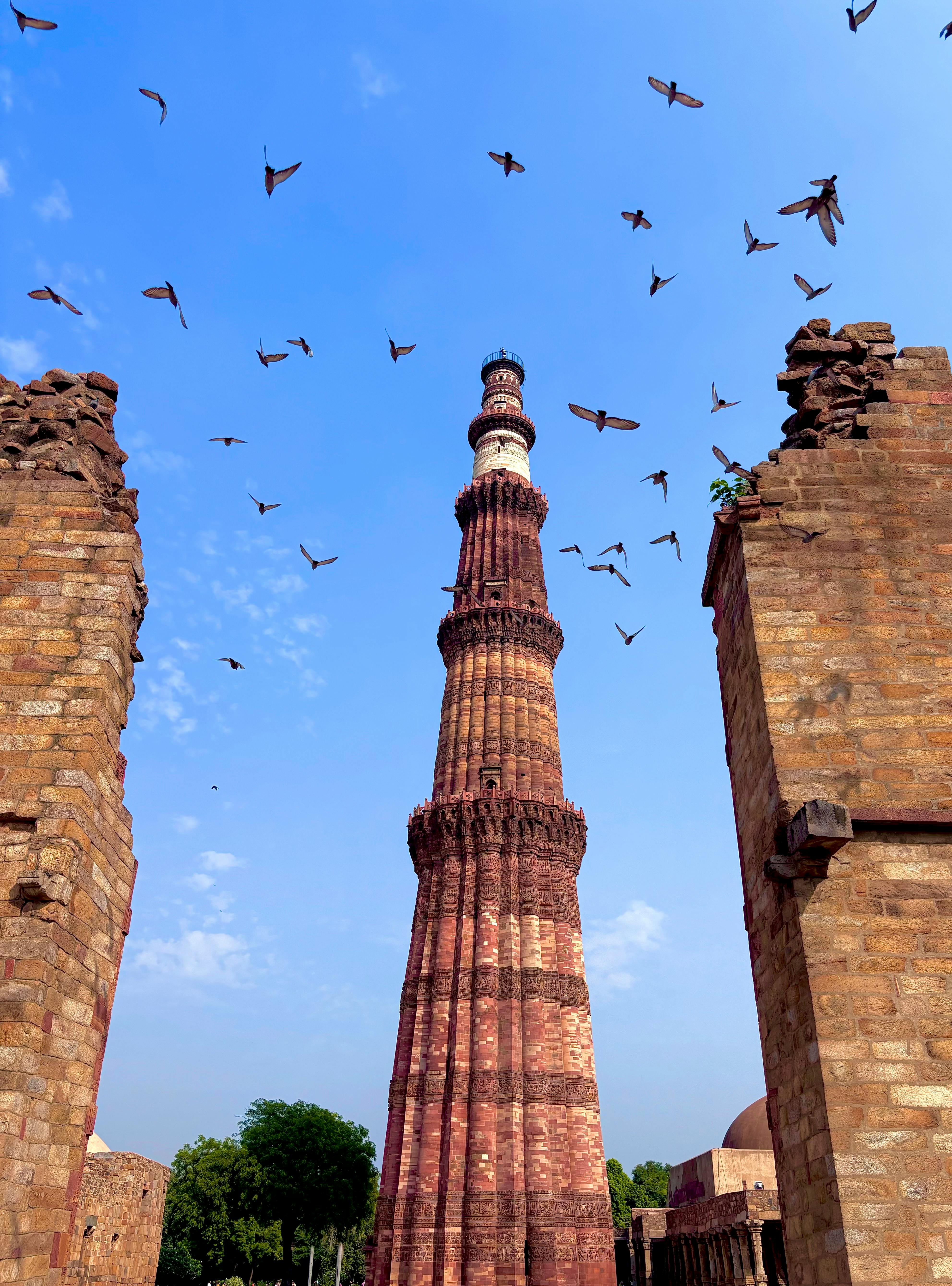 3967x5360 Qutub Minar: A Majestic Symbol of India's Rich History and Architectural Beauty