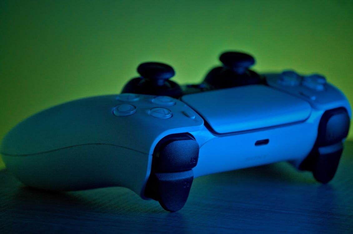 1130x750 Close Up Shot Of A Dualshock 4 Wireless Controller · Free
