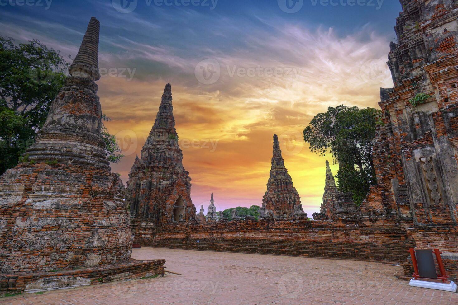 1470x980 Ayutthaya Historical Park, ancient and beautiful temple in Ayutthaya period Wat Chaiwatthanaram, Thailand