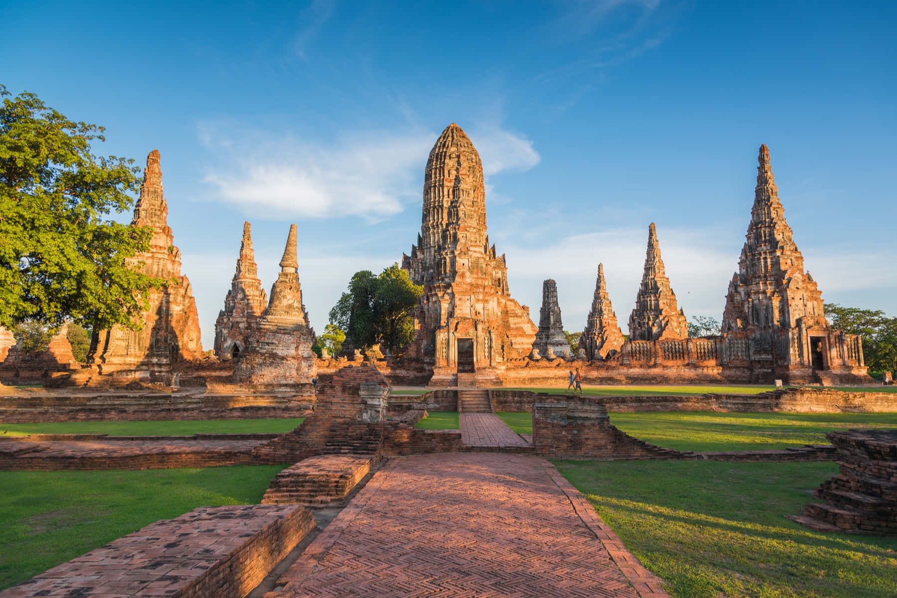 1800x1200 Download Caption: The Majestic Beauty Of Ayutthaya Historical Park Wallpaper