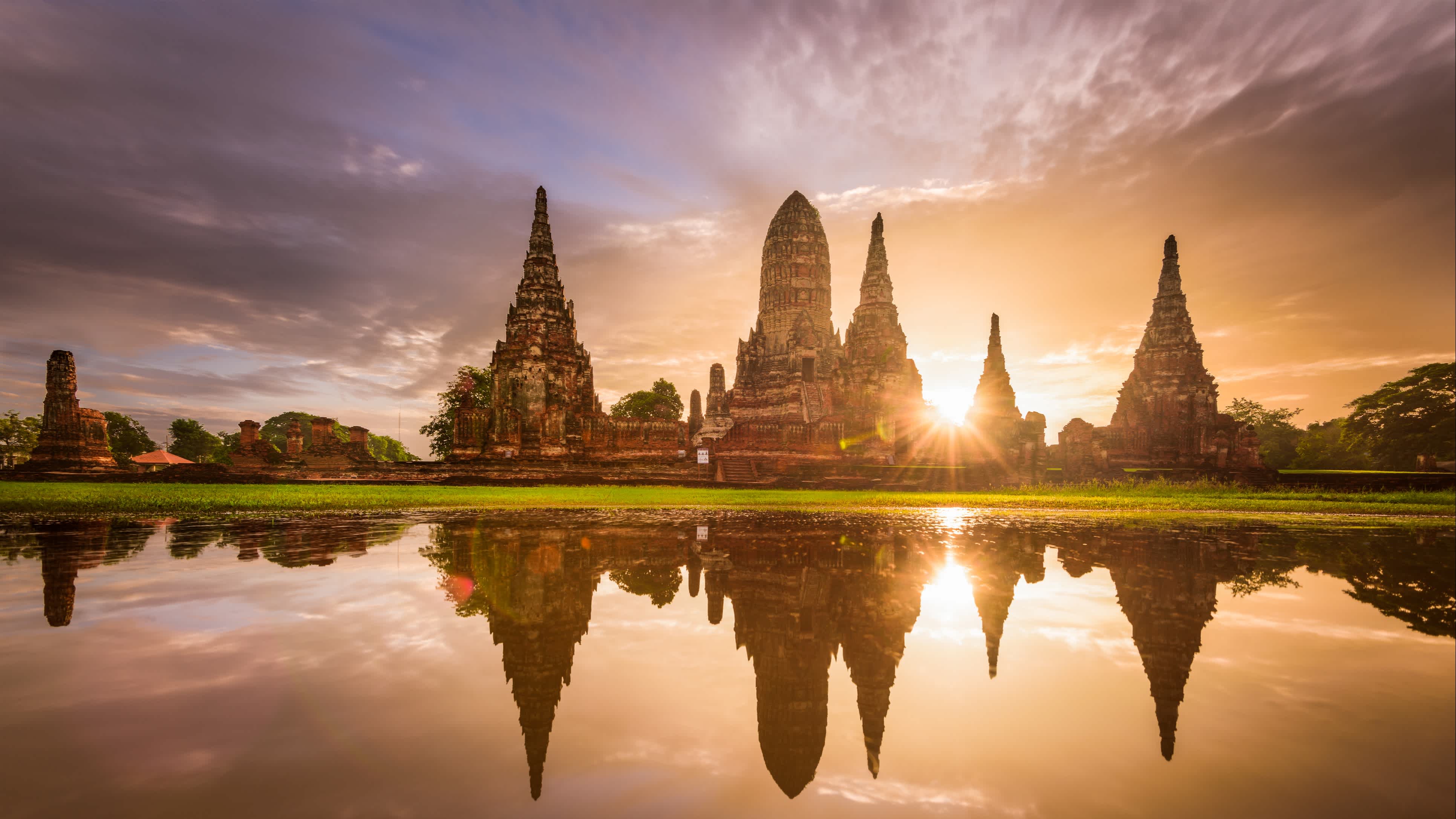 3863x2172 Ayutthaya Uncovered: A Journey Through Thailand's Timeless Temples and Culinary Wonders
