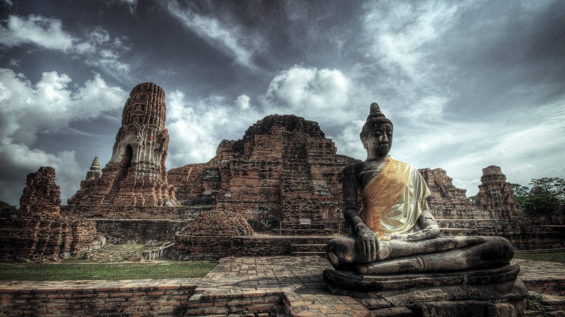 1920x1080 Download Gazing Upon the Enlightened Buddha in Ayutthaya Wallpaper
