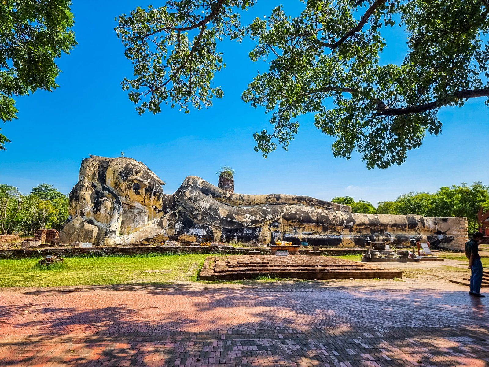 1600x1200 Visit the essentials of Ayutthaya in one day