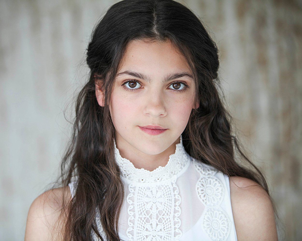 1250x1000 Emily Carey Wallpaper