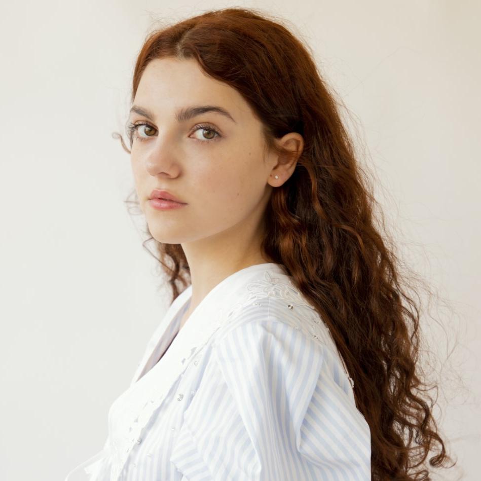 949x949 Emily Carey Wallpaper