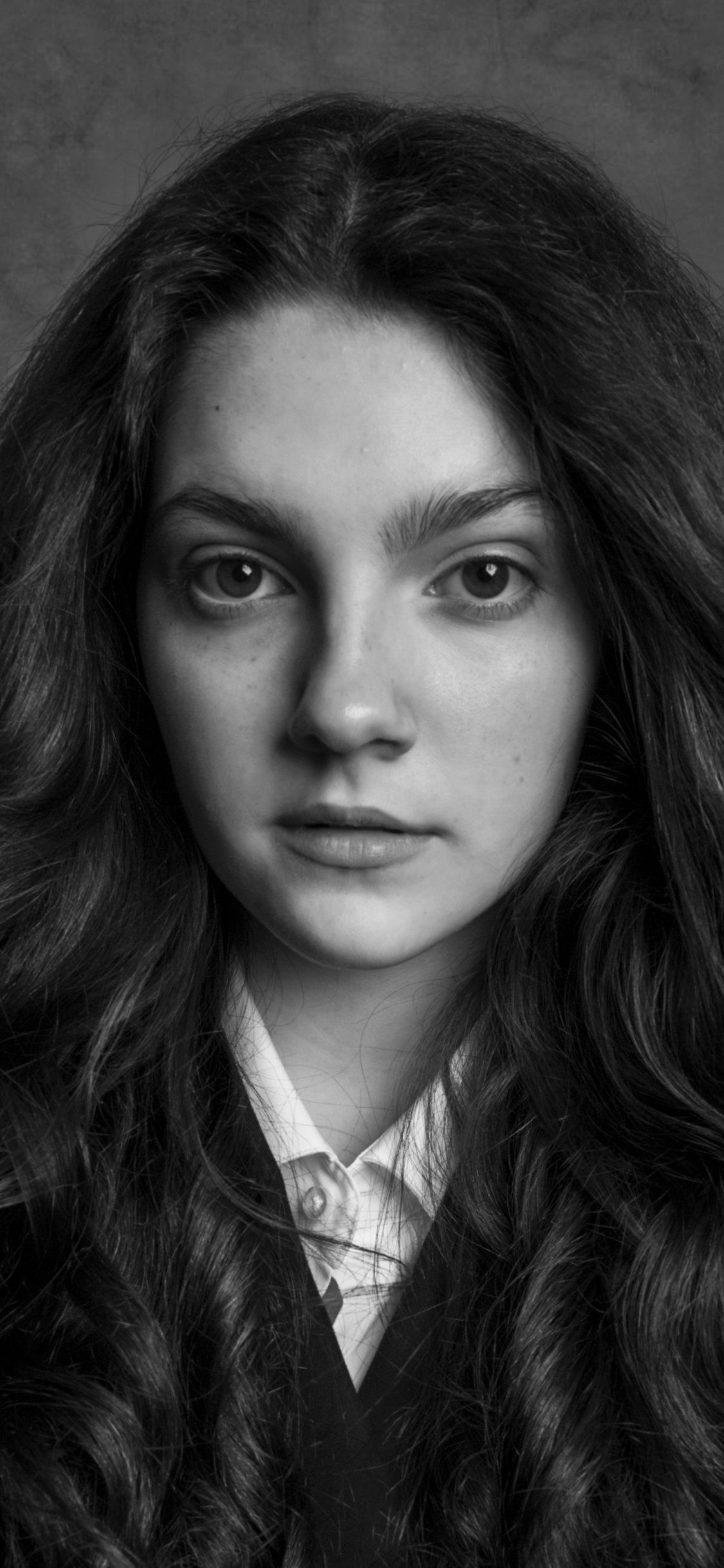 1125x2436 Emily Carey Wallpaper