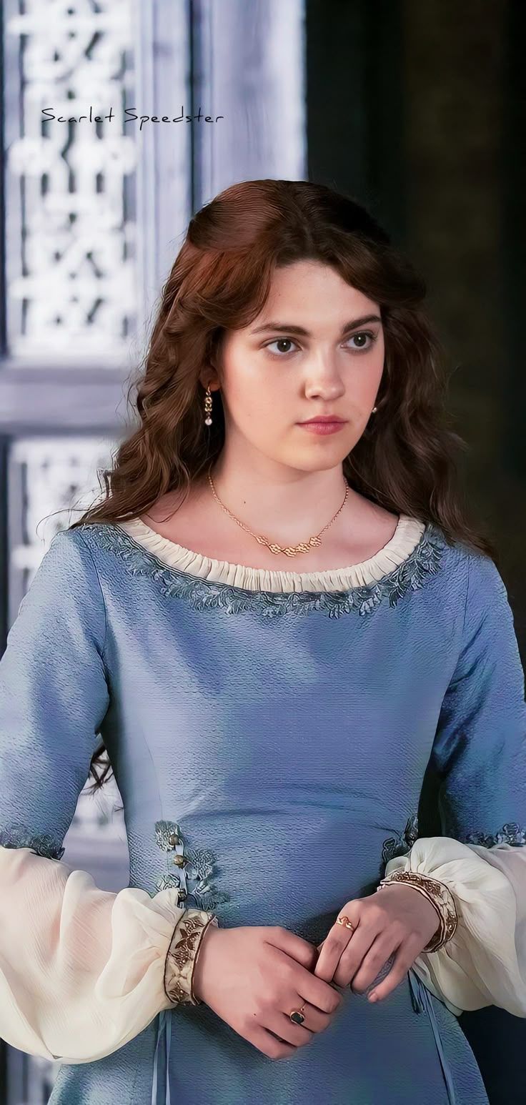 736x1546 Emily Carey as young Alicent Hightower House of Dragon