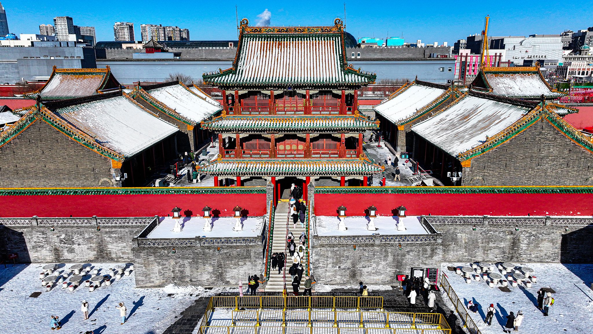 2048x1152 Discover Chinese aesthetics at snowy Shenyang Palace Museum
