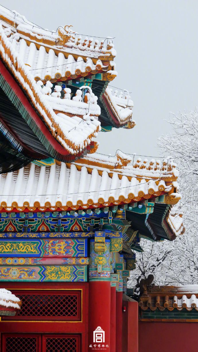 690x1227 東京。 #中國 #China #Beijing. #紫禁城 #ForbiddenCity #ForbiddenCityPress. The wintery first snow fall of the year 2020 transforming the 600 year old palace city into an ancient real life #ChinesePainting