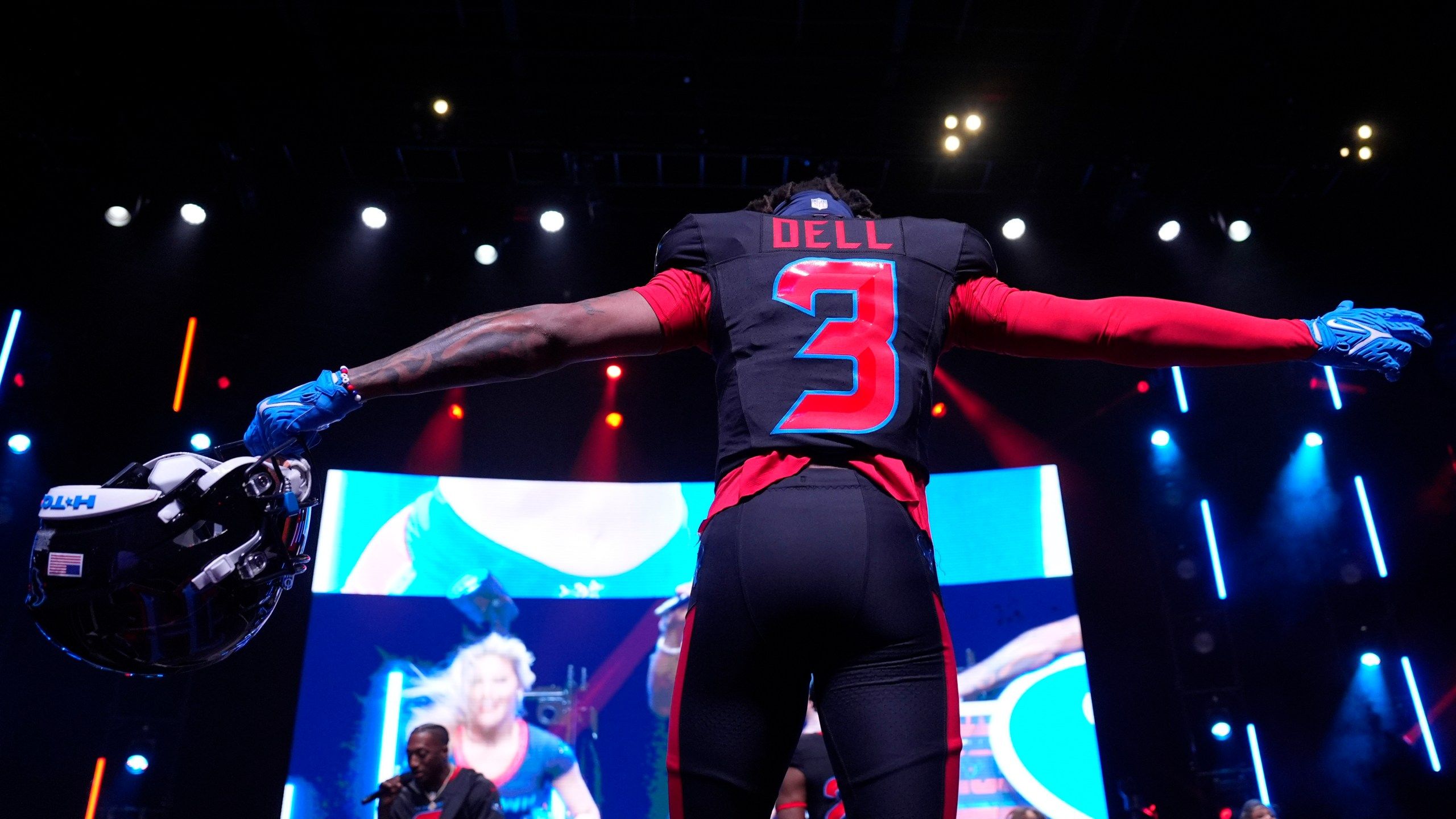 2560x1440 Texans WR Tank Dell shot in Florida, sustains minor wound, team says