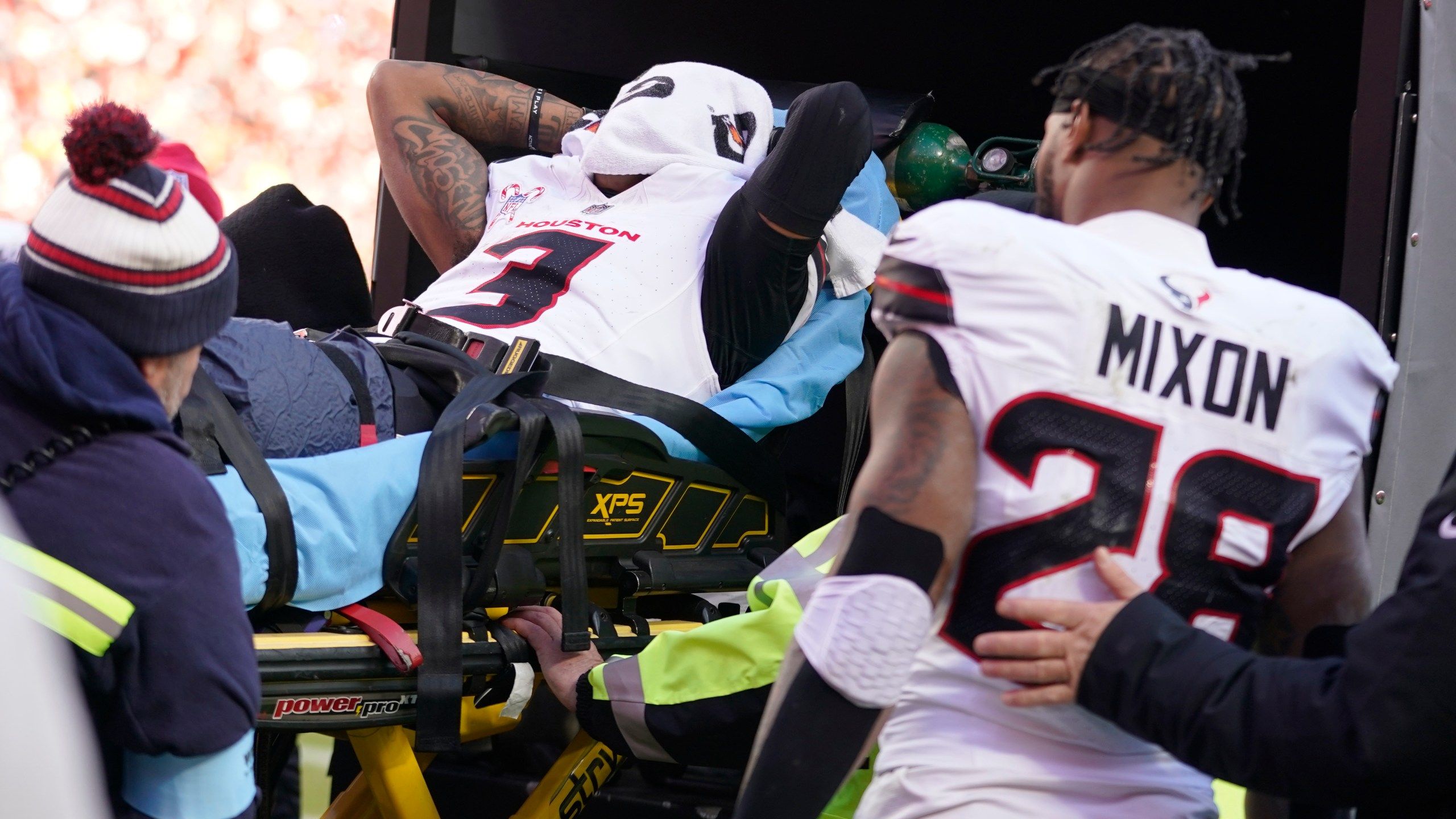 2560x1440 Texans wide receiver Tank Dell staying in KC hospital with leg injury
