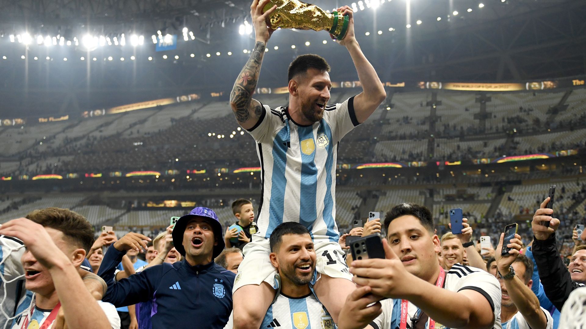 1920x1080 Lionel Messi replicates exactly Diego Maradona's pose as he fulfils lifelong dream by lifting World Cup for Argentina