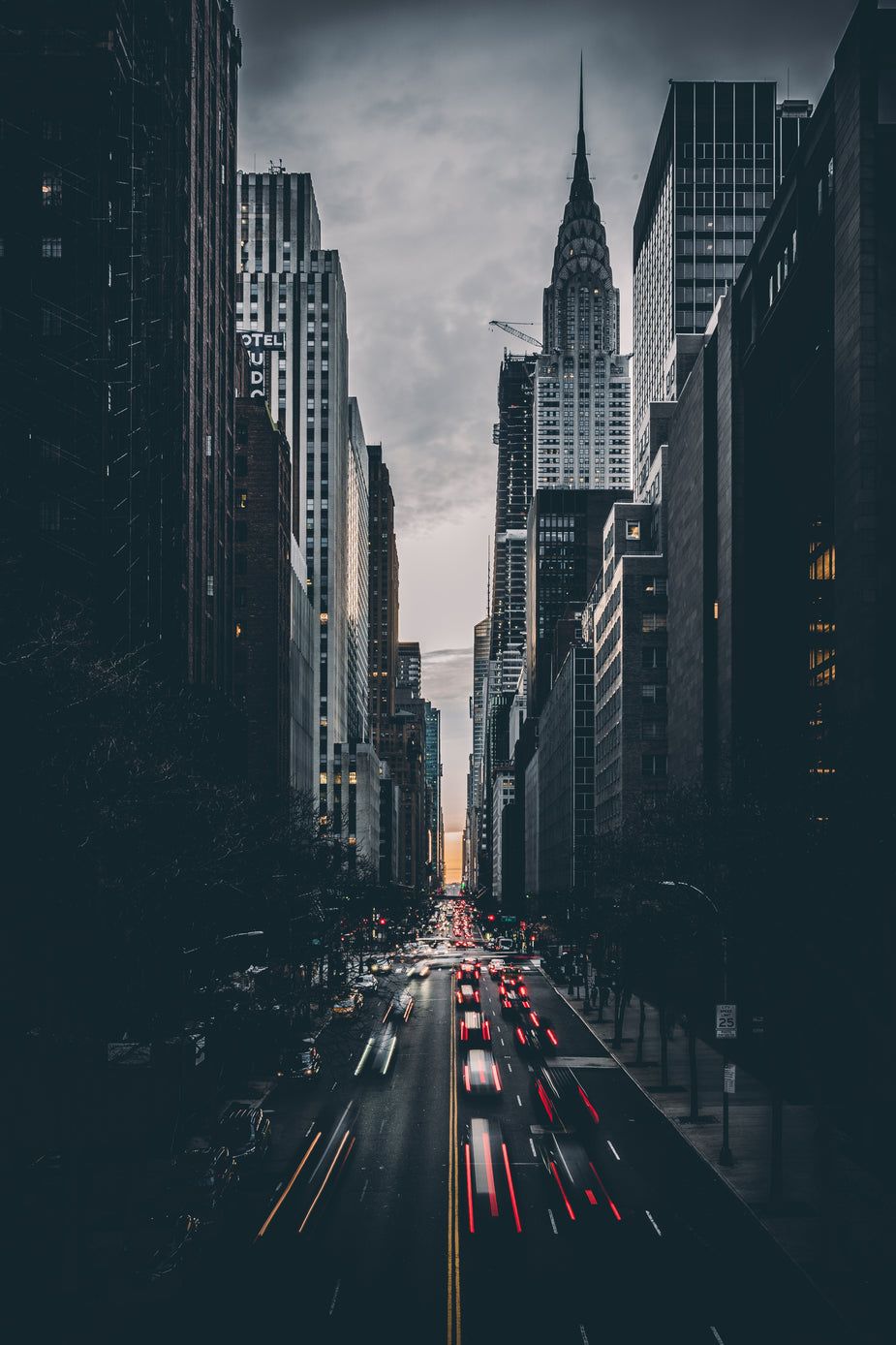 925x1388 High Res Dark New York Picture