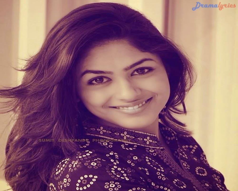 1000x800 Mrunal Thakur HD Desktop Wallpaper