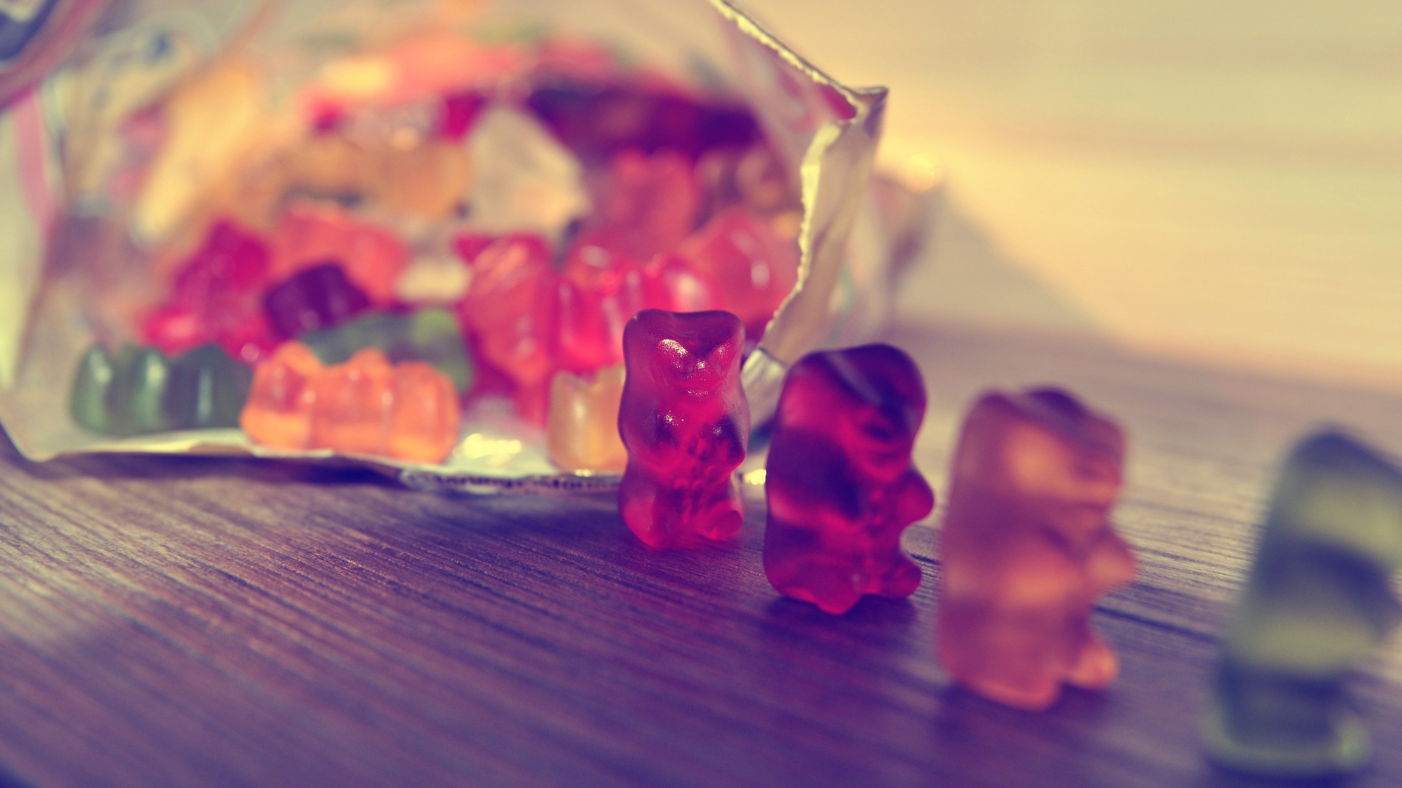 2845x1600 Delightful Gummy Bear HD Treats: Sweet Colors in Focus