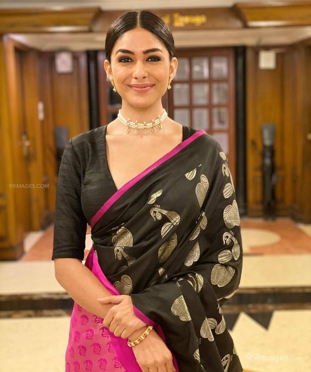 1080x1291 Mrunal Thakur Beautiful HD Photohoot Stills & Mobile