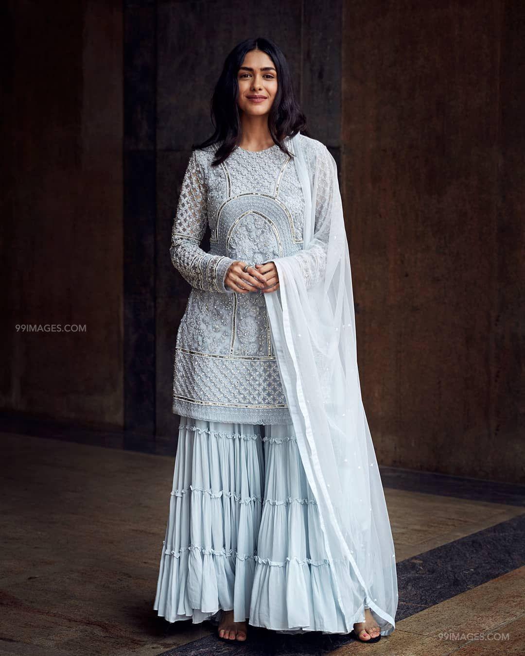1080x1350 Mrunal Thakur Beautiful HD Photohoot Stills & Mobile Wallpaper