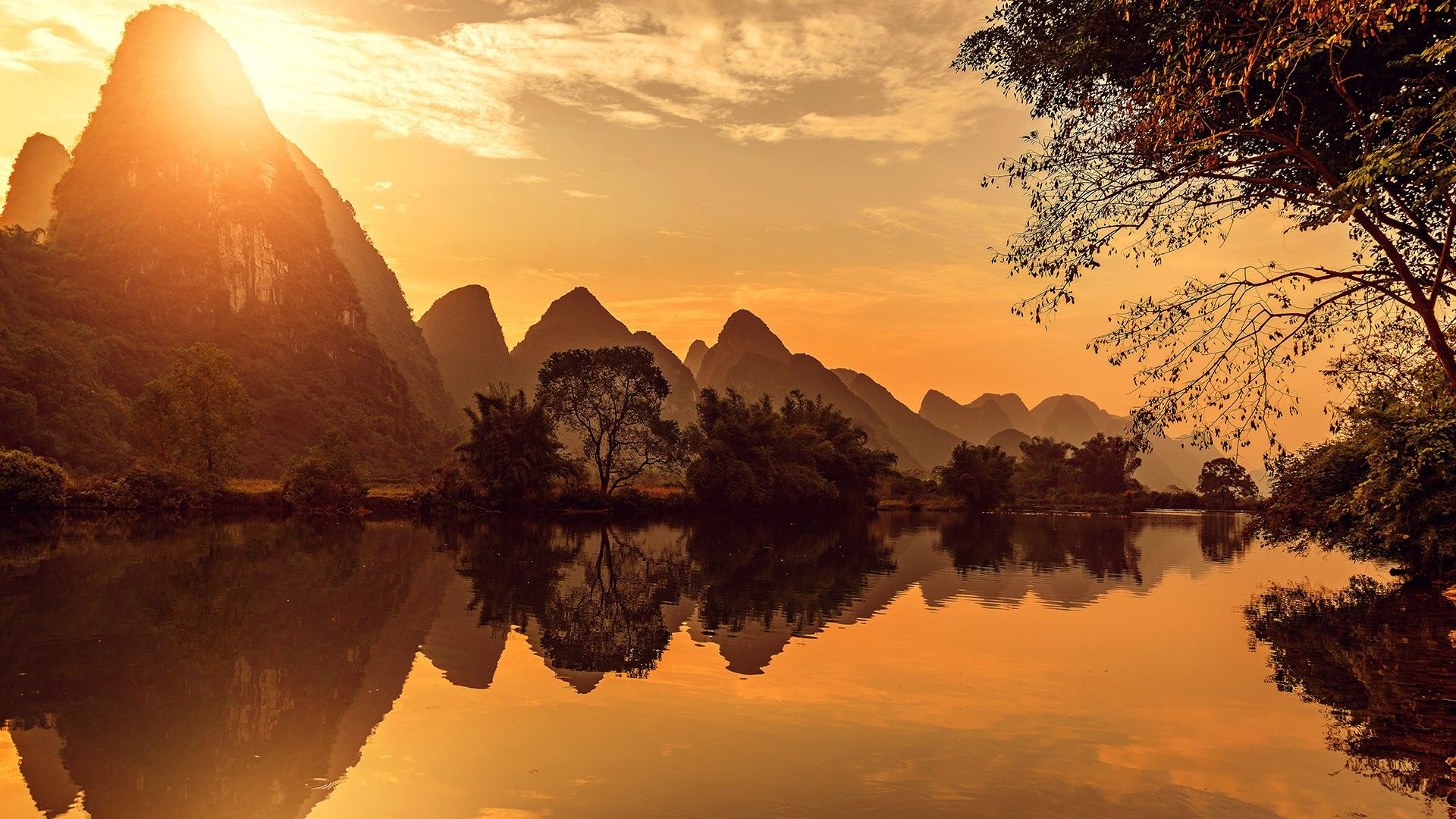 1920x1080 Sunset view of Li River, Yangshuo, Guangxi, China. Windows Spotlight Image