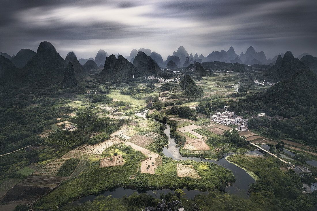 1100x733 Long exposure of Yangshuo mountains with