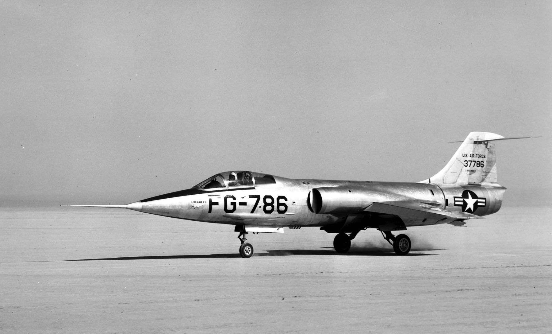 1800x1088 Lockheed XF 104 (SN 53 The First XF 104) On Rogers Dry Lake 060928 F 1234S