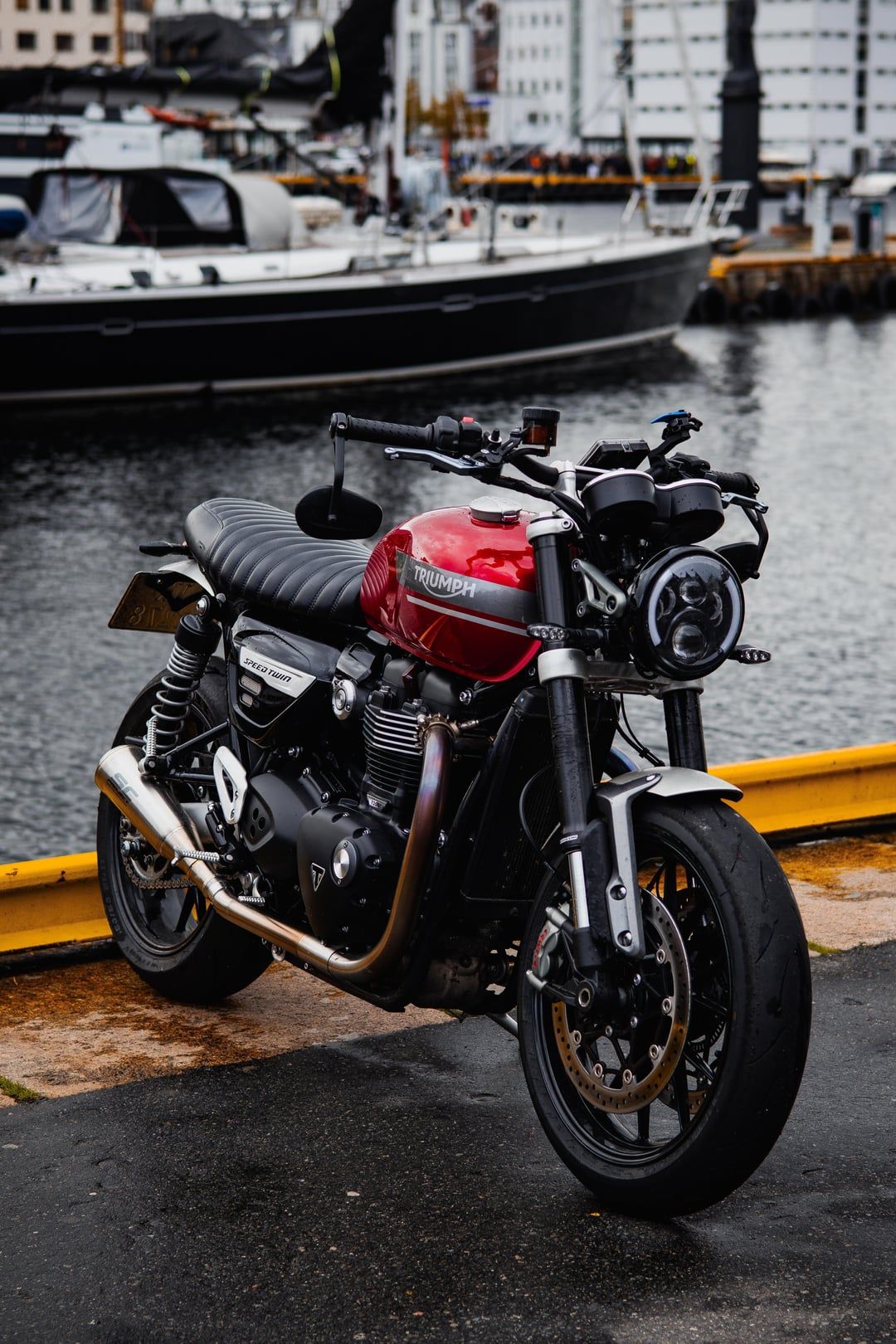 1080x1620 Love this dark and red aesthetic on my Triumph Speed Twin [4000x6000]