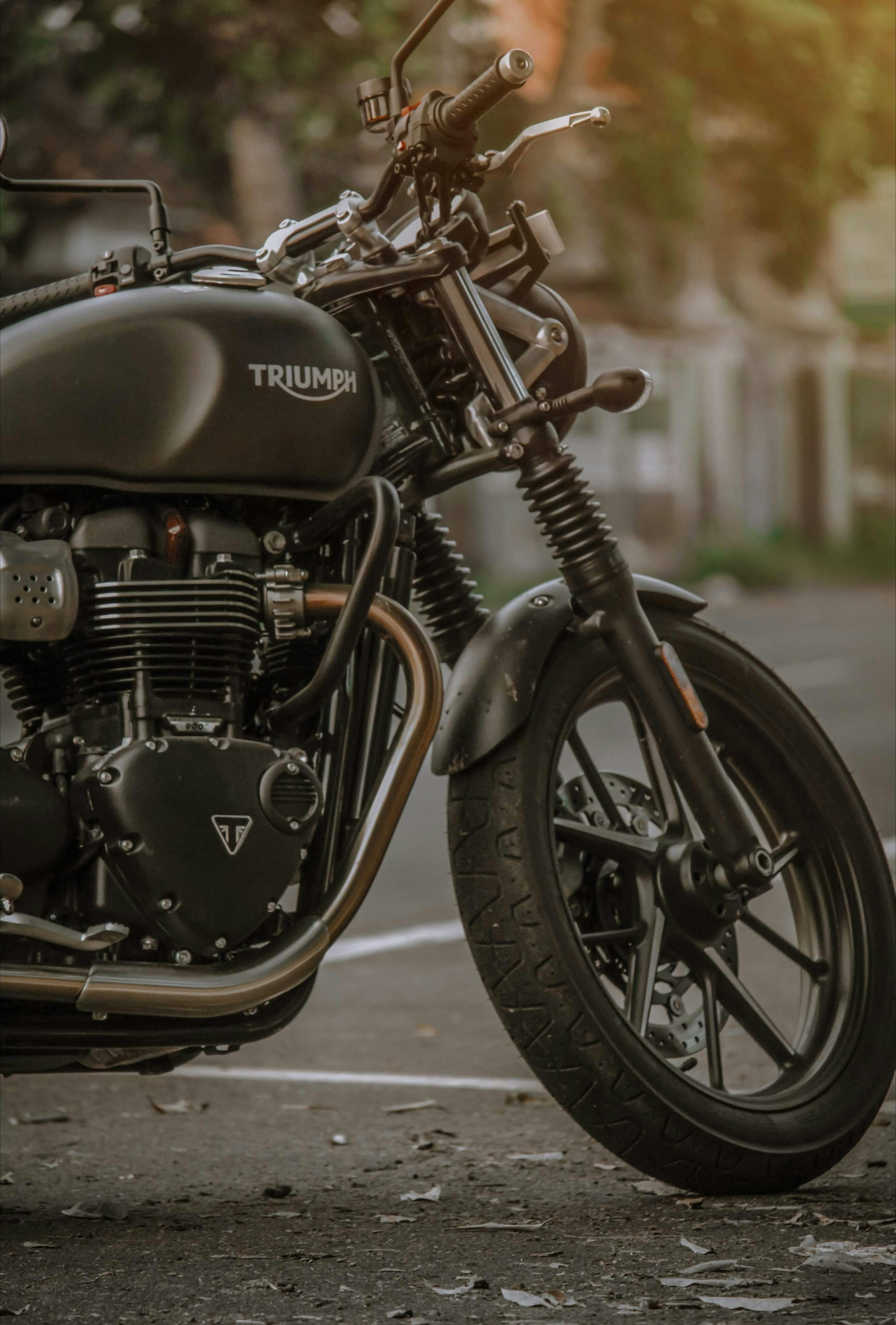 2732x4040 Black Triumph Street Twin · Free
