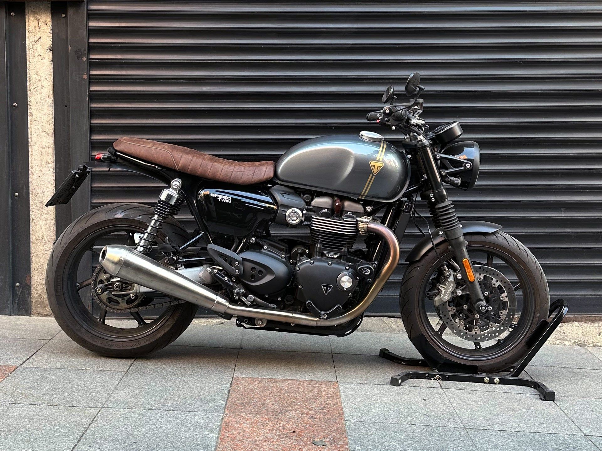 1920x1440 Triumph Speed Twin 1200 Side Covers Slim