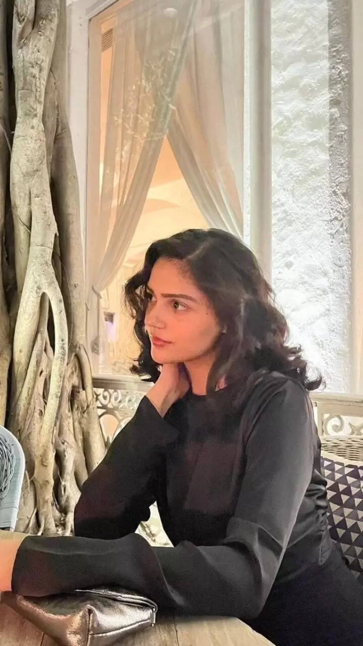 720x1280 Saiyaara' star Aneet Padda's most stunning picture that you simply can't miss!. Times of India