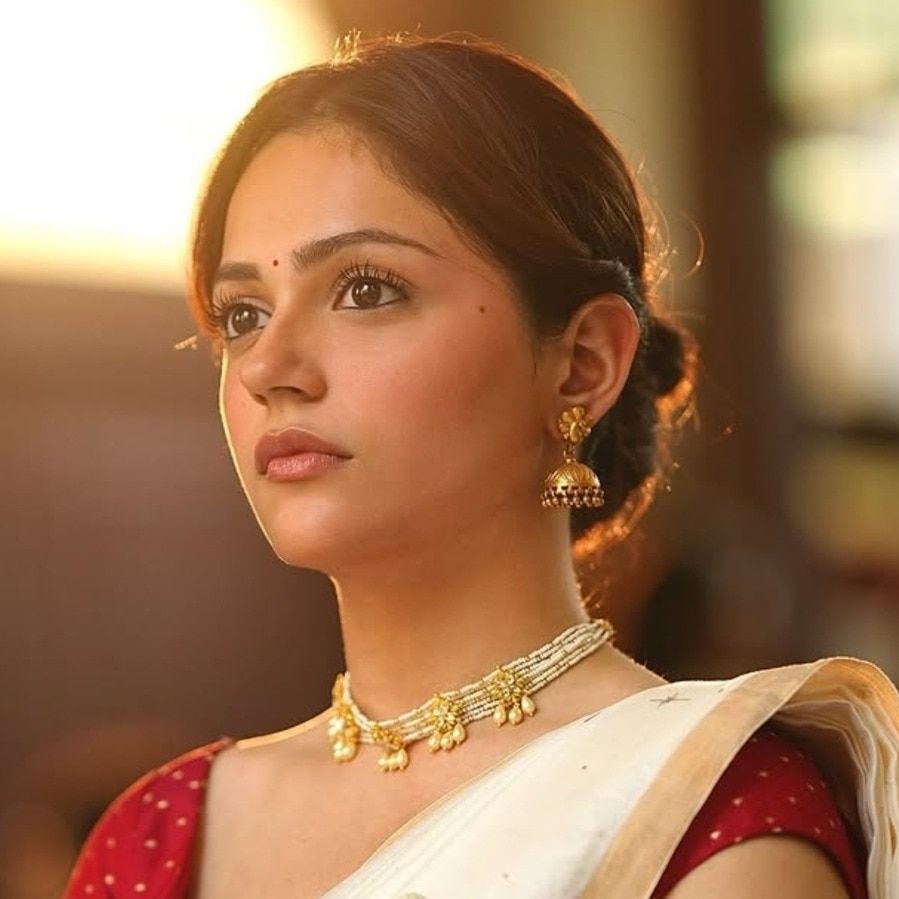 899x899 Aneet Padda After Saiyaara Success: Back To College For Final Year Exam?