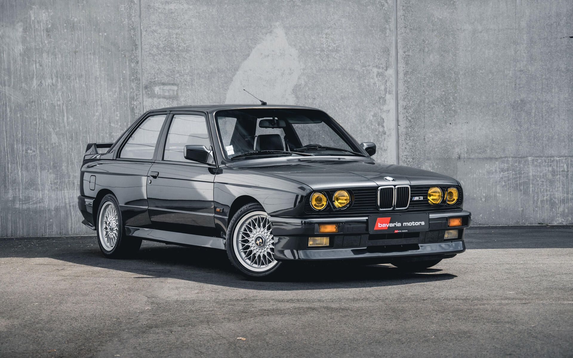 1920x1200 BMW E30 M3 HD Wallpaper: Iconic Performance Redefinedx1600