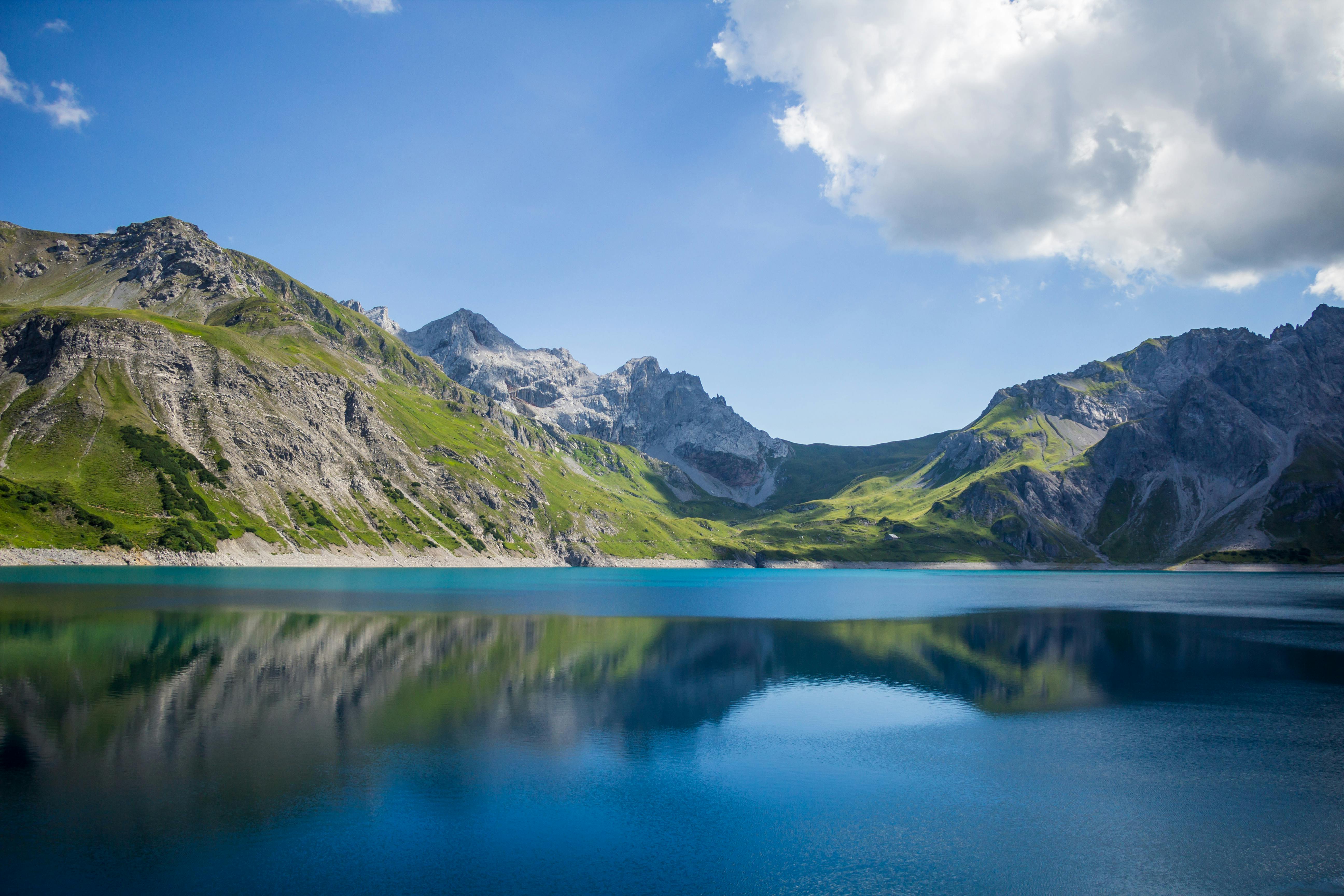 5184x3456 Blue Lake Beside Rocky Mountains · Free