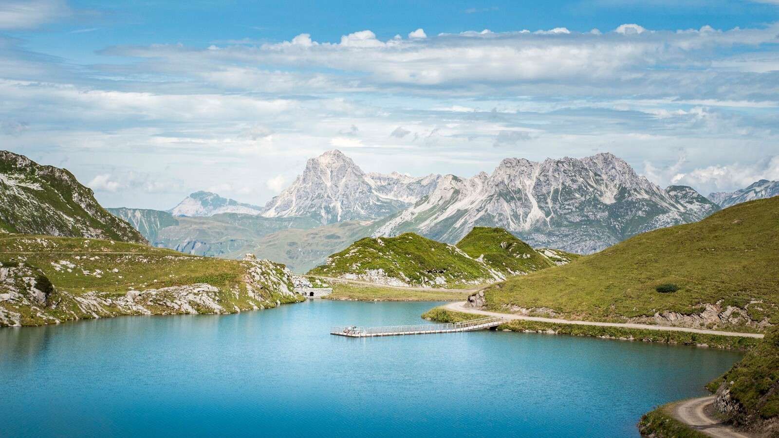 1600x900 Wallpaper Mural mountain lake in summer valley