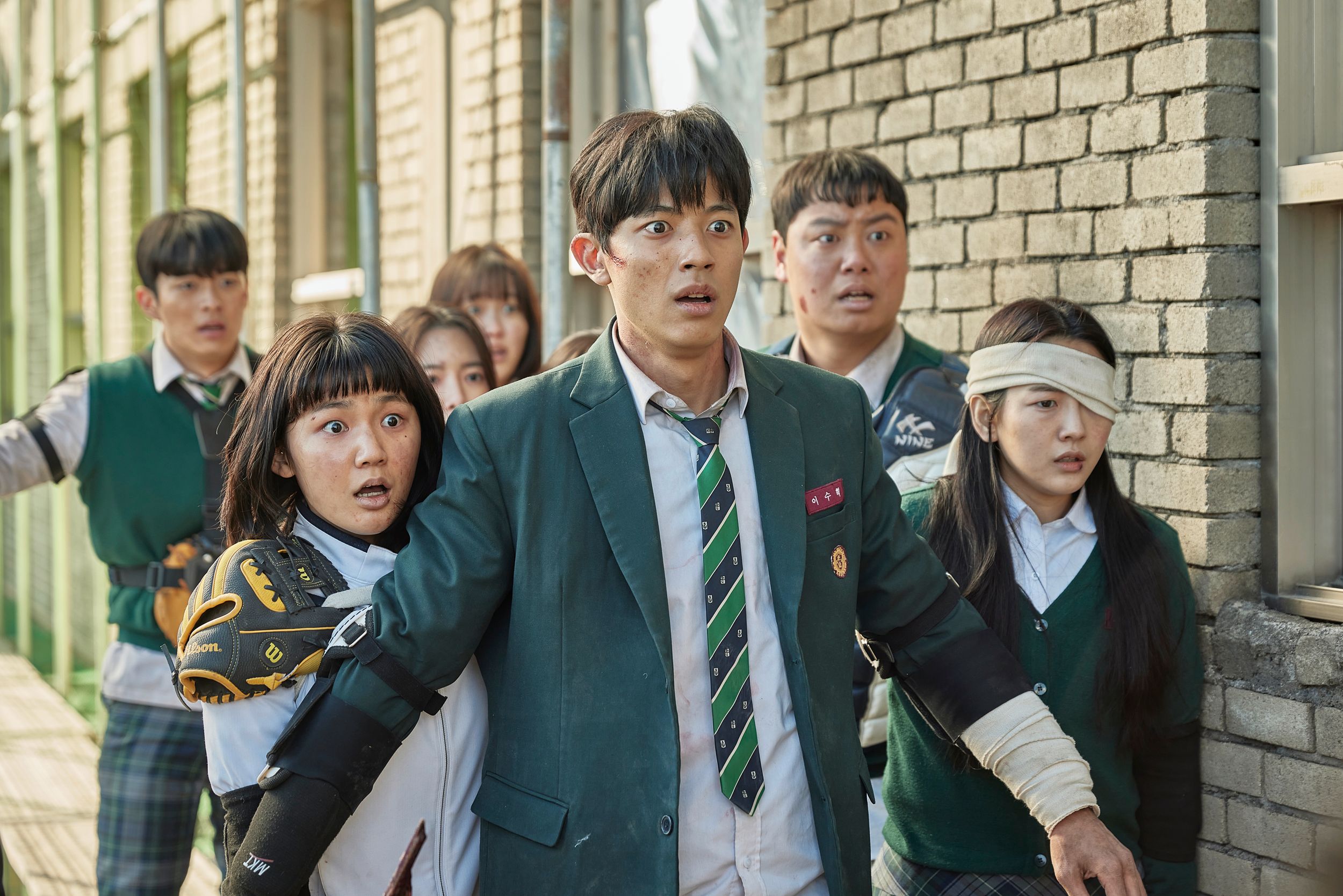 2500x1668 Can We Take A Moment To Appreciate Su Hyeok? He Was Actually FIGHTING The Zombies Using Martial Arts. No One, NO ONE ELSE Even Tried To Throw Hands With The Zombies, Yet This