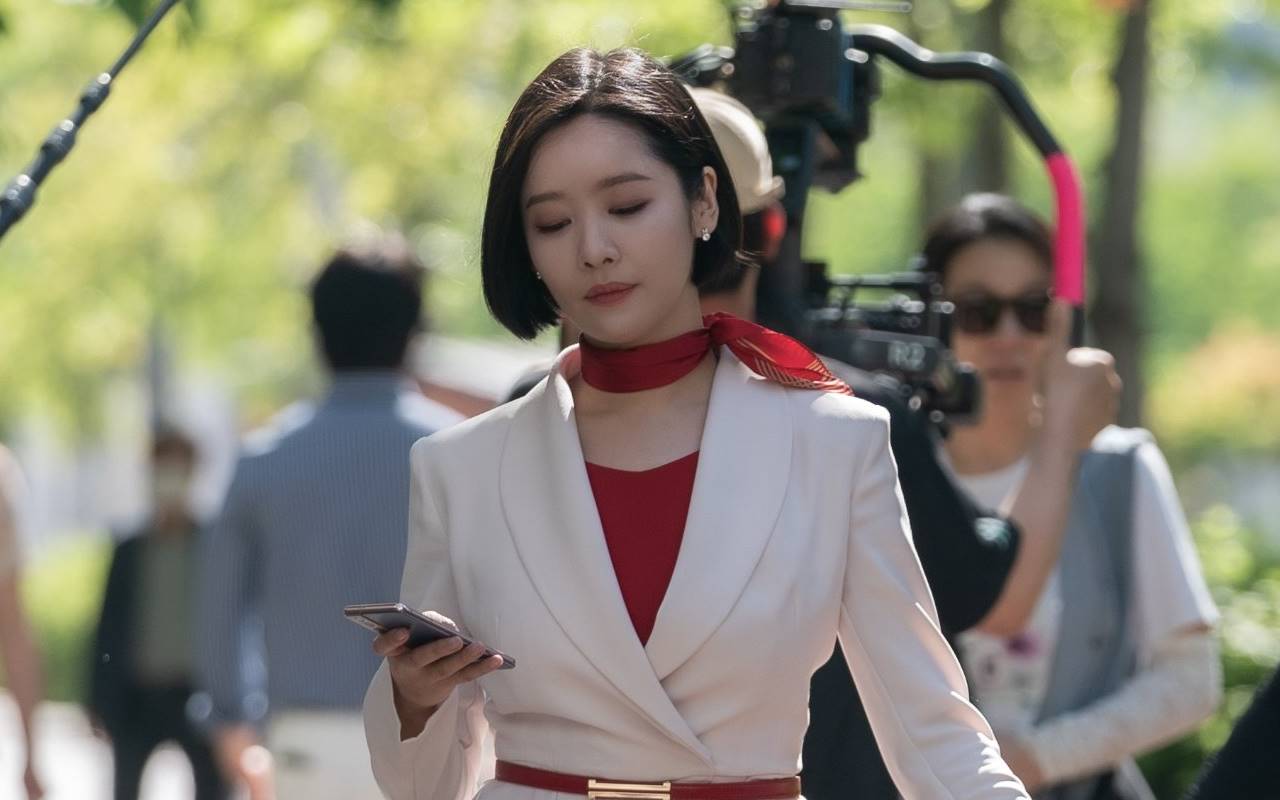 1280x800 Sempat Viral, Kostum Ikonik Cha Joo Young di 'The Glory' Simpan Cerita Tak Terduga