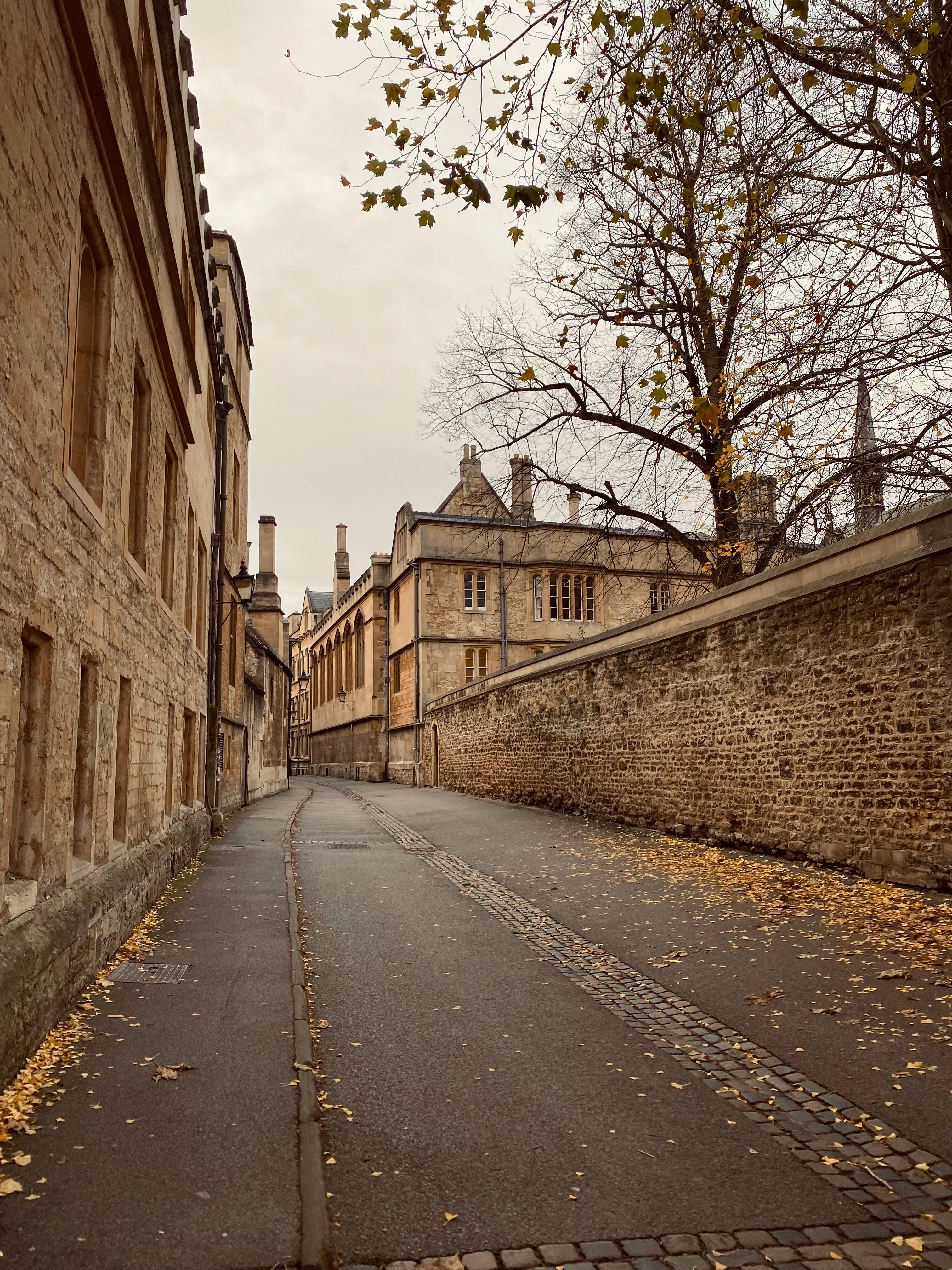 3024x4032 Narrow Street in Oxford in Autumn · Free