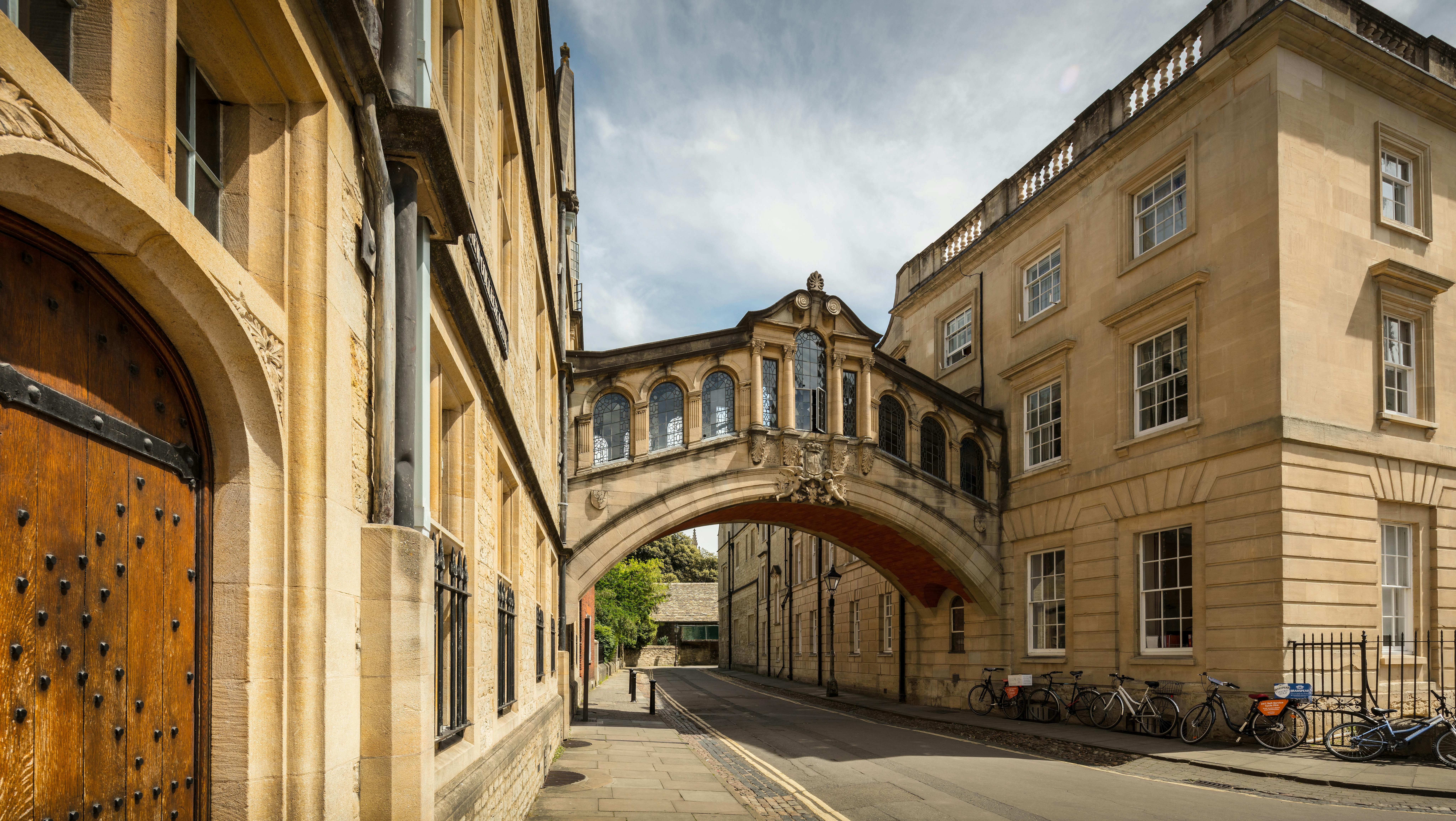 8192x4620 the Gate in University Park in Oxford England · Free
