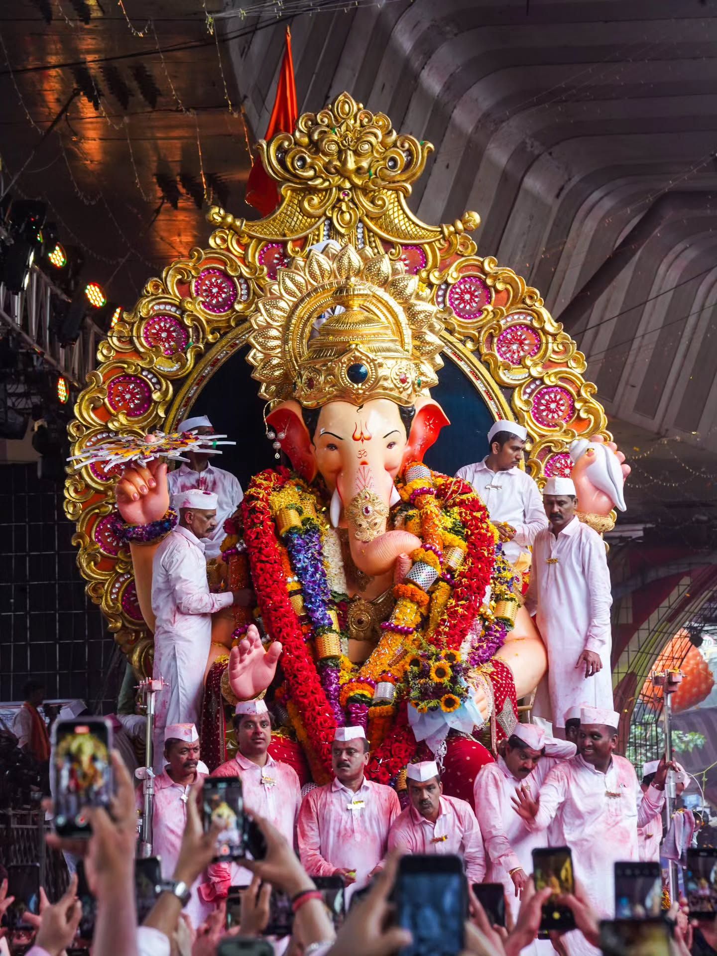 1440x1920 Ganesh Visarjan 2025: Mumbai Bids Emotional Farewell To Beloved Bappa