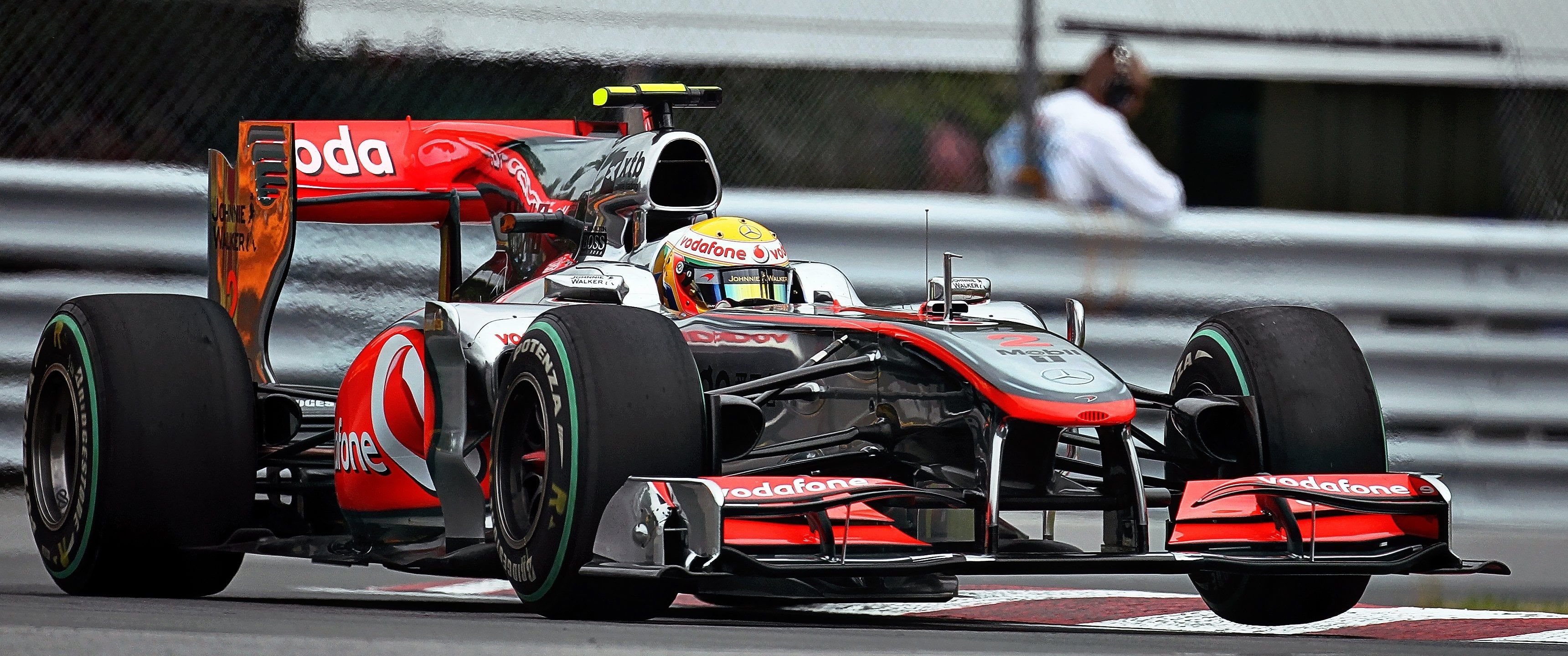 3440x1440 For all you F1 fans with ultrawide 21:9 monitors (3440x1440), I have a new cropped version of my Lewis Hamilton shot from the 2010 Canadian Grand Prix for you guys