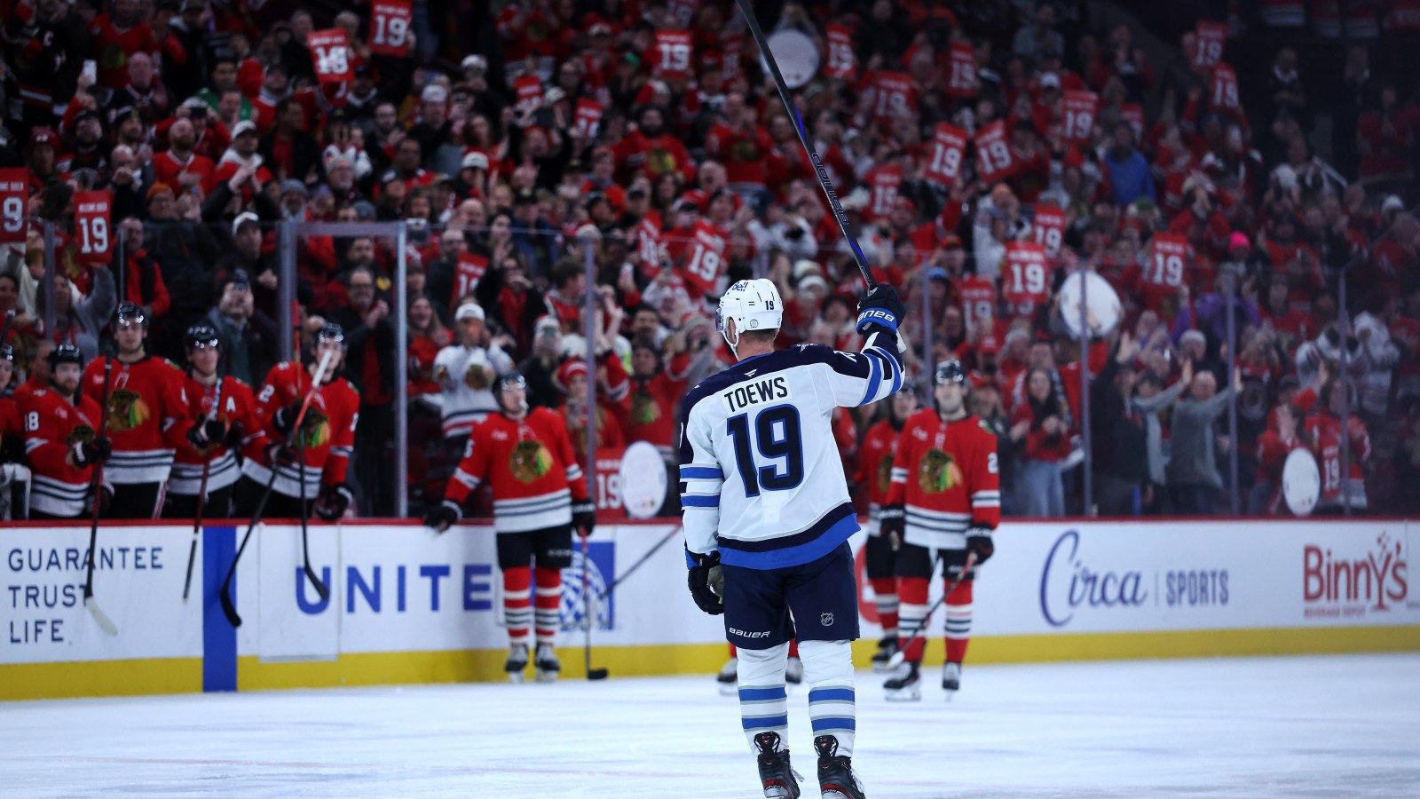 1600x900 Photos: Chicago Blackhawks Beat Winnipeg Jets 2 0 In Jonathan Toews' Return To UC