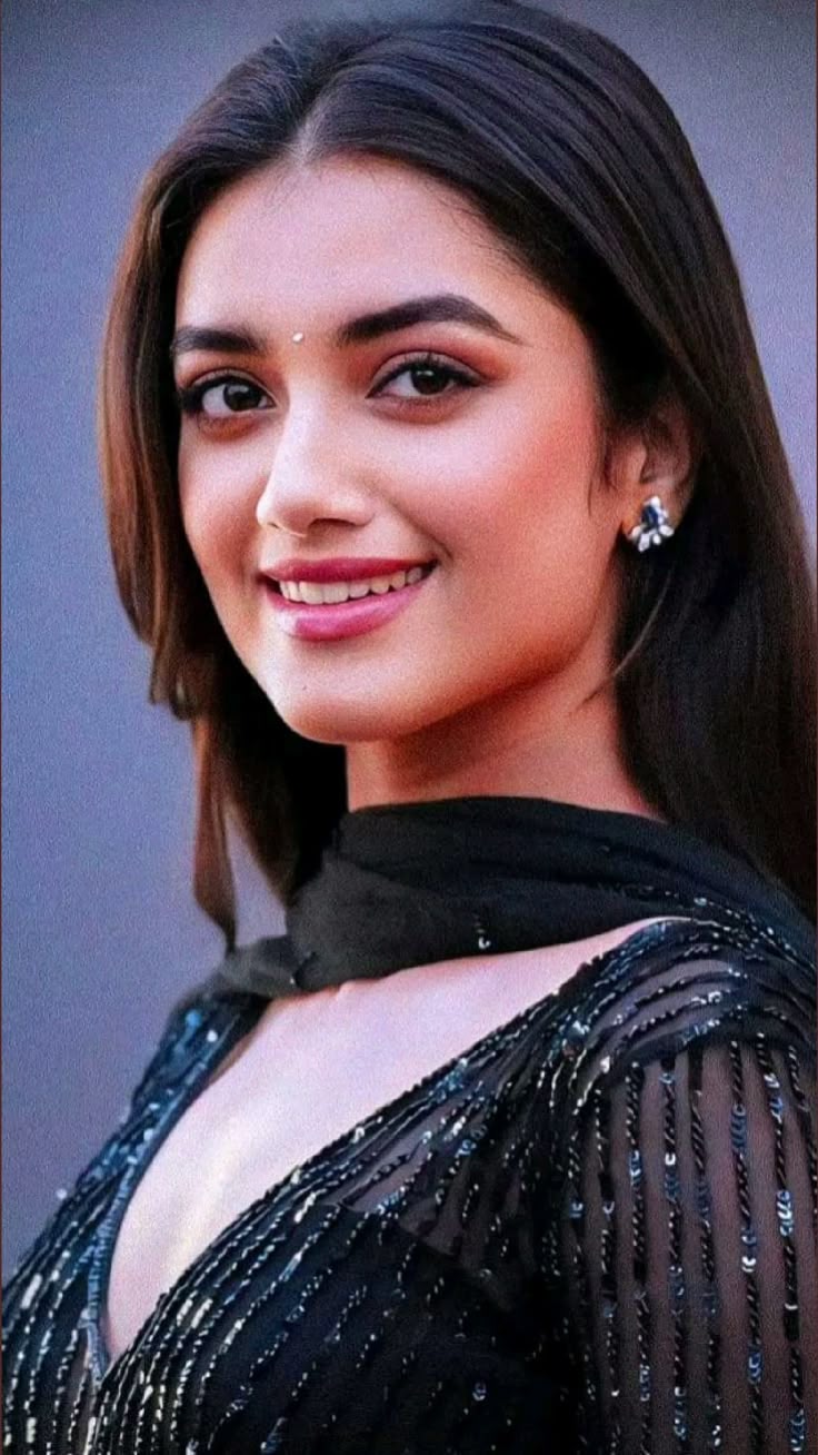 736x1308 Bhagyashri Borse Wallpaper
