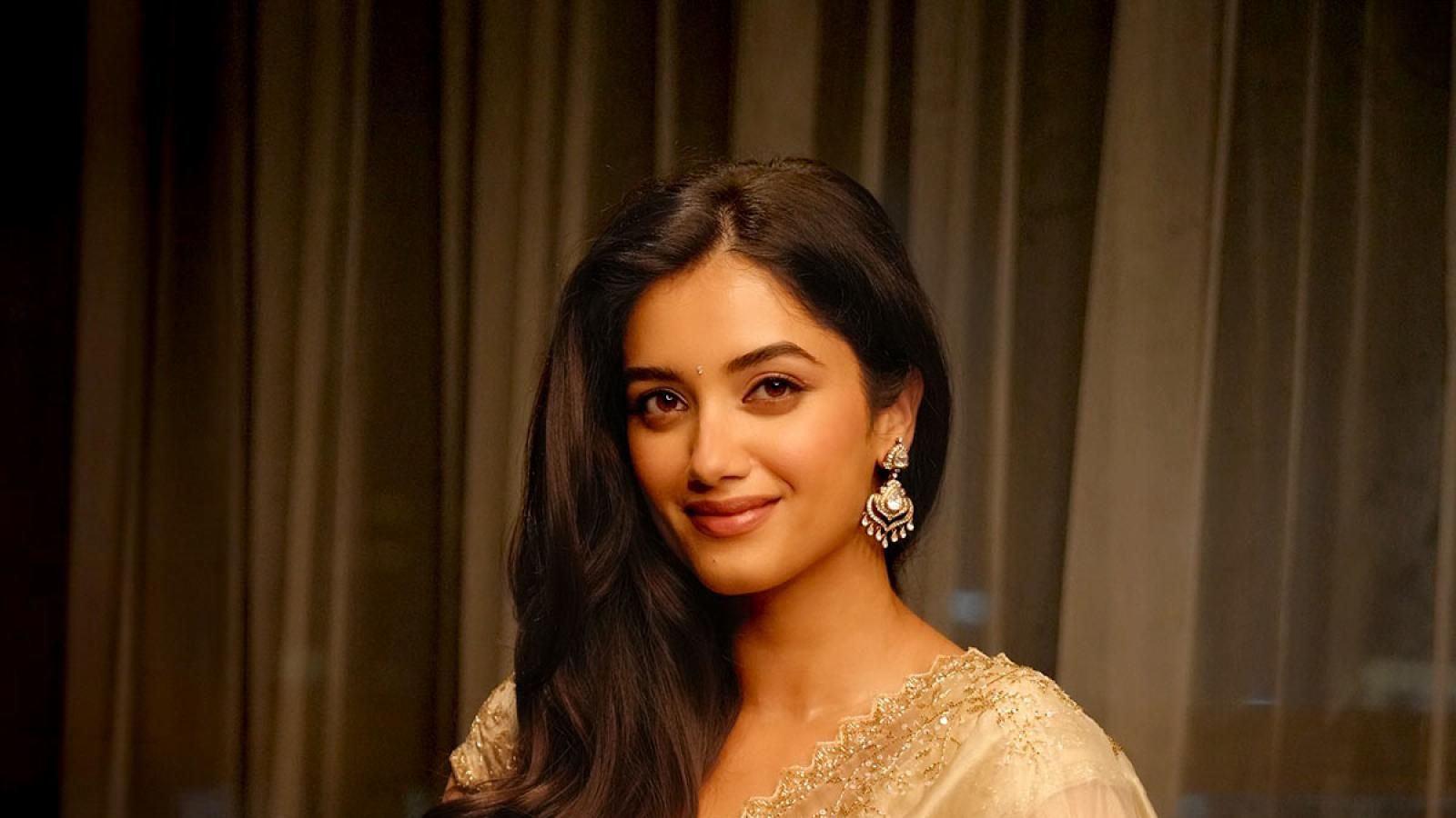 1600x900 Bold, Beautiful Bhagyashri Borse
