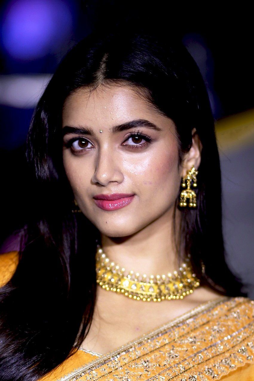 850x1275 Bhagyashree Borse Image