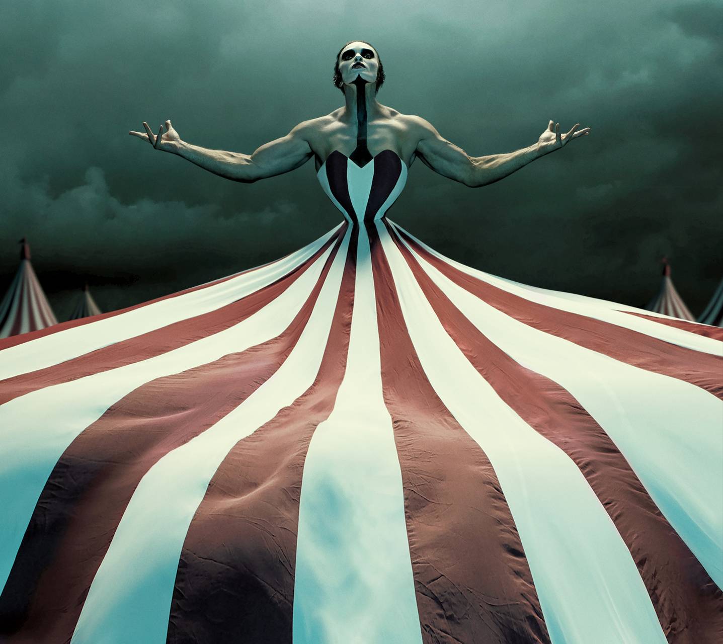 1437x1280 Freak Show Wallpaper