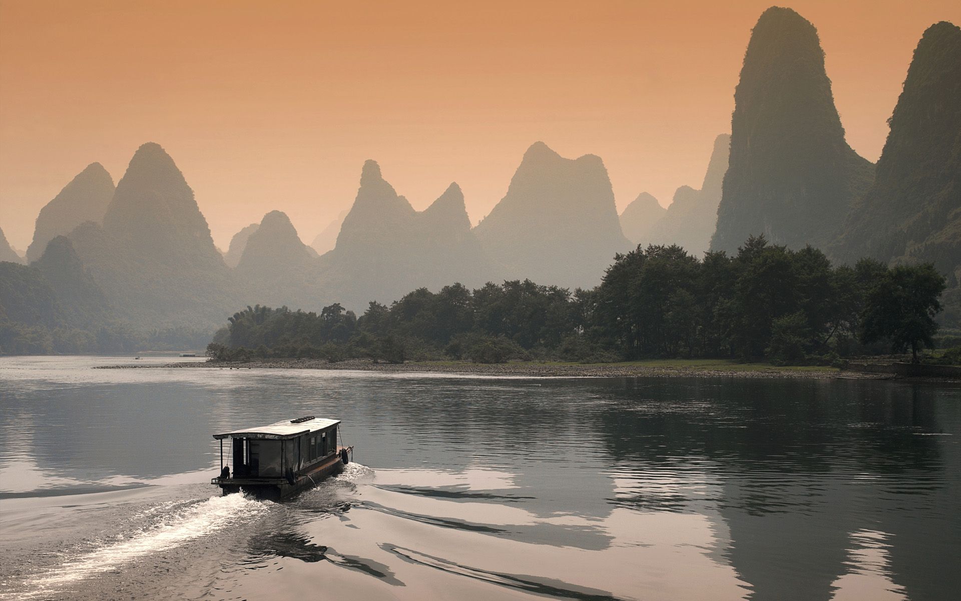 1920x1200 Li River at Dusk in Guilin, China)