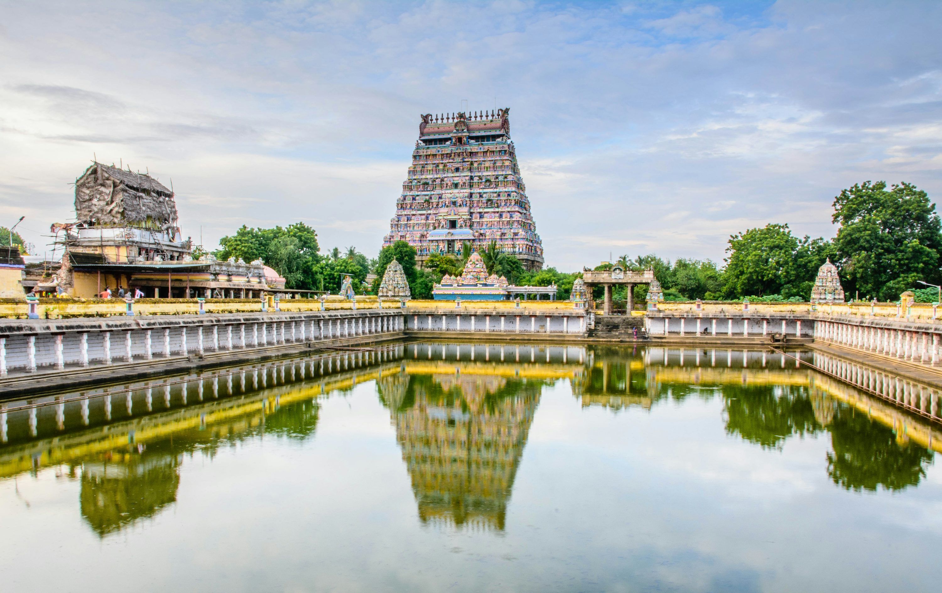 3000x1888 Pond and buildings during day photo
