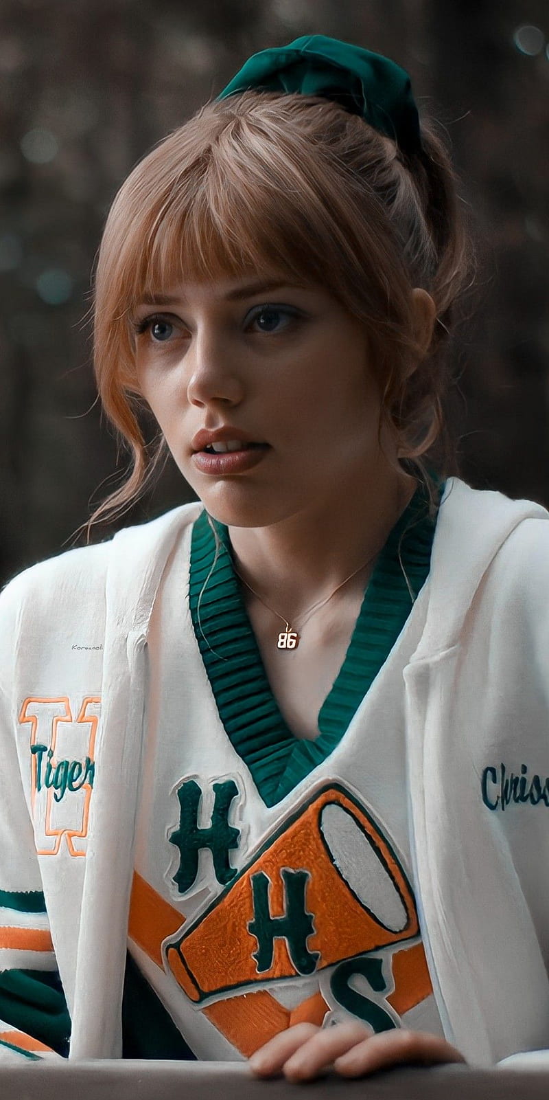 800x1601 HD stranger things chrissy wallpaper