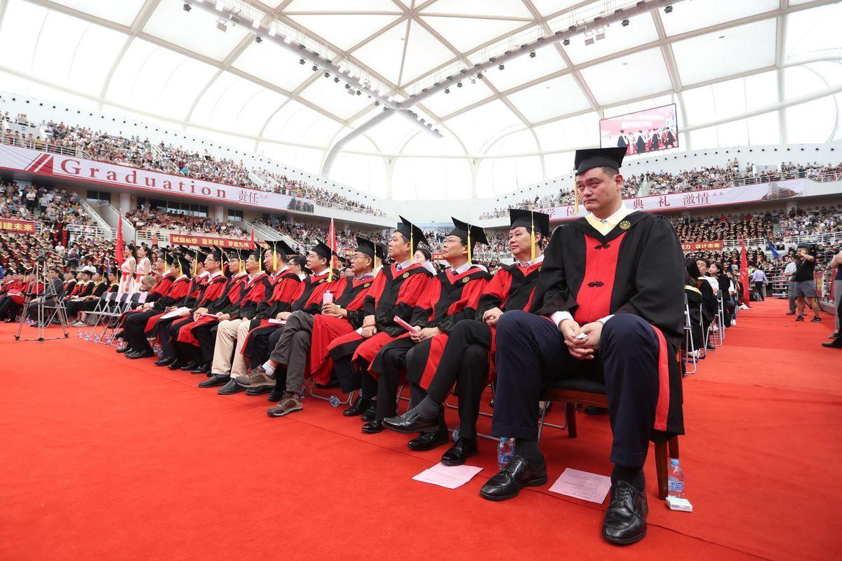 1200x800 Yao Ming graduated from college back home in China
