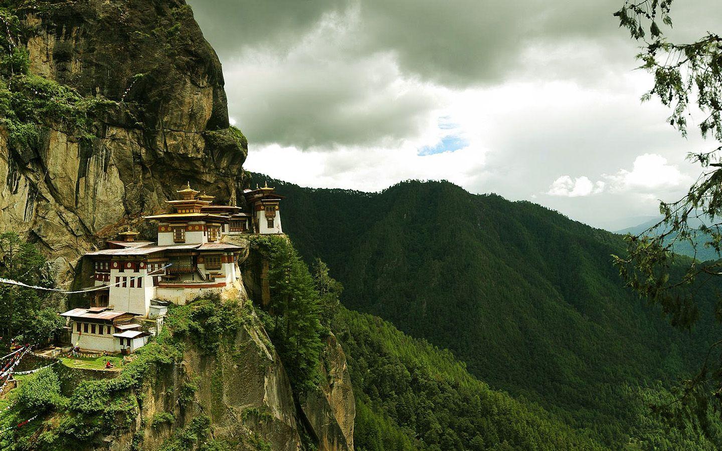 1440x900 ngôi chùa Tây Tạng trên vách đá.  Cảnh Trung Quốc.  núi