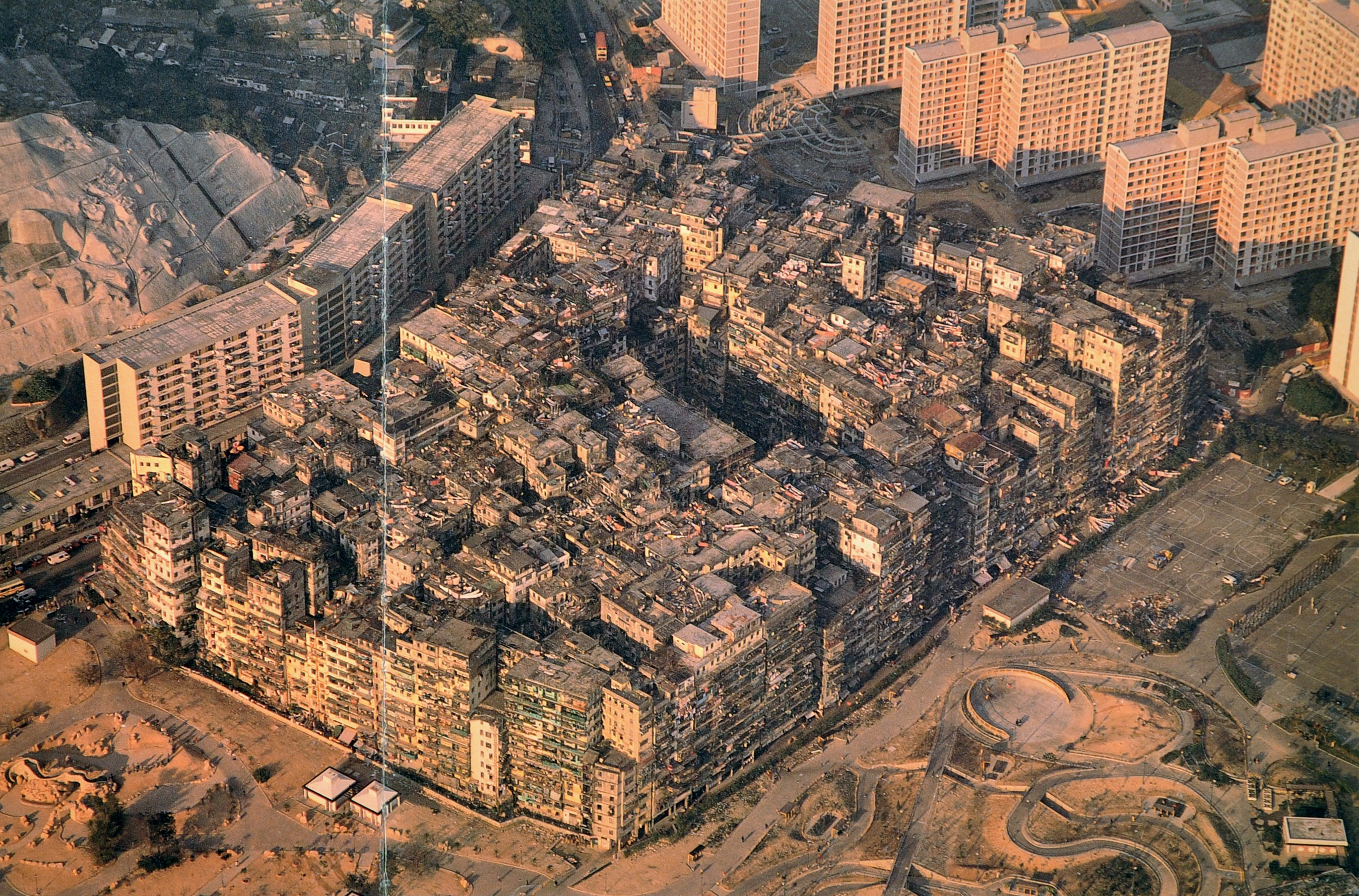 2697x1779 Girard G., Lambot I. Life in Kowloon Walled City