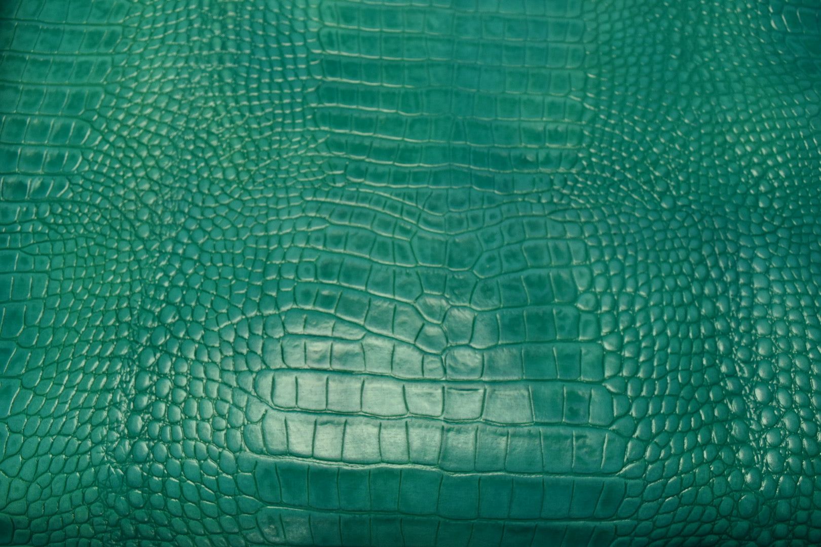 1620x1080 Italian Faded Emerald Alligator Embossed Cow Leather
